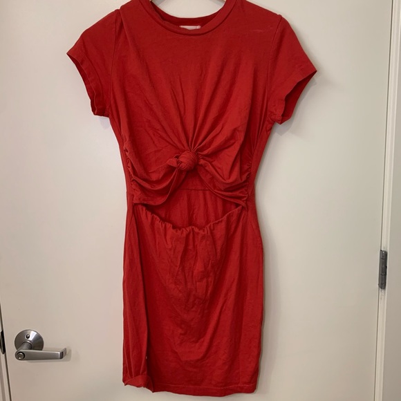 Casual Red Dress with Cutout - Picture 2 of 5